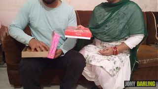 Diwali ke mauke par maami ki rasili choot ke patakhe jalakar manaayi yeh tyohar