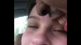 Sahabat lesbianku basah kuyup saat latihan dan membungkuk meminta lebih