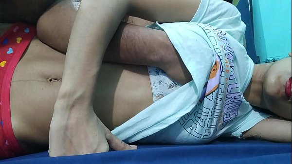 Guru Hindi Desi, Priya, mengentot muridnya dengan nafsu, mengulum memek sempitnya lalu memekik dalam bahasa Hindi