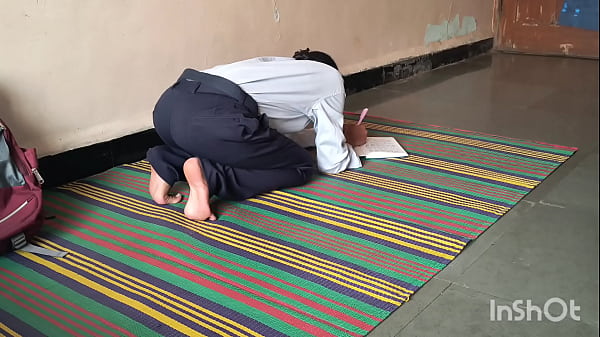 Gadis perawan kampus digitui guru les privat sampai puas.