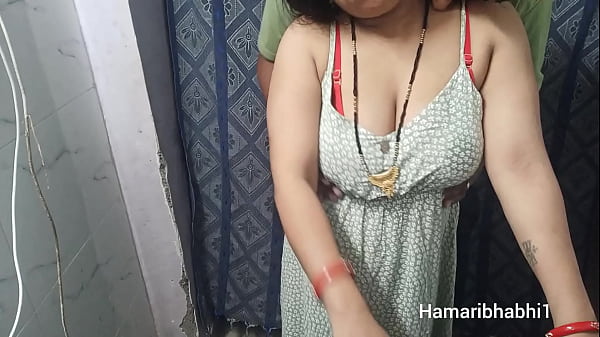 Bhabhi India montok dan seksi menggoda.