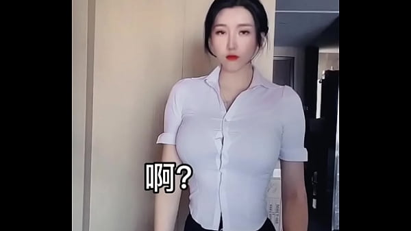 Gadis Asia montok dengan payudara dan pantat yang menggoda.