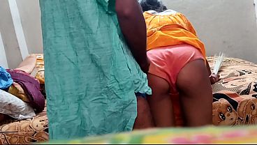 Desi bhabhi digebuk dari belakang dengan gaya doggy yang keras