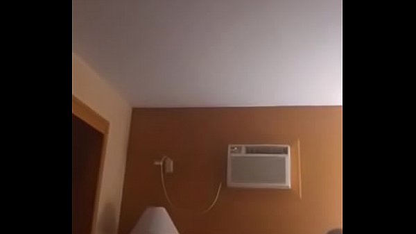 Bella Lyu, gadis Asia China, digoyang hingga puncak kenikmatan