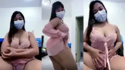 Cairan Basah Host Montok Kembali Menggoda