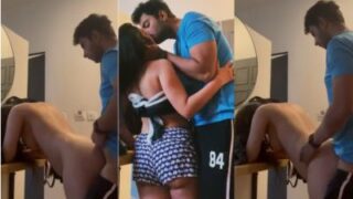 Cowok gairah menggali lubang panas pacar seksi dalam video mesum India