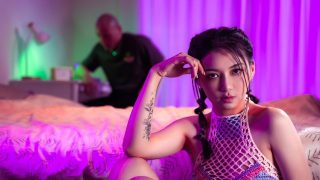 Gadis Asia Menggila dengan Teriakan Panas