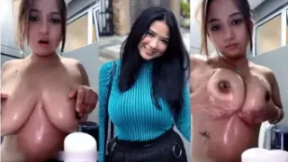 Mainin Payudara Besar di Kamar Mandi