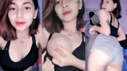 Montok Berdada Besar dengan Puting Merah Jambu yang Menggoda