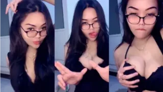 Nayasa Berkacamata Live Video Panas Penuh Adegan Seru