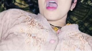 Jilatan panas mesra Janvibhabhi desi dusun India