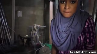 Paha Arab Montok Menggoyang Pantat di Titik Jatuh, 23km dari Pangkalan