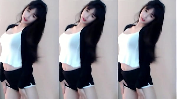 Cô nàng Trung Hoa phóng mình trên tàu lượn siêu tốc