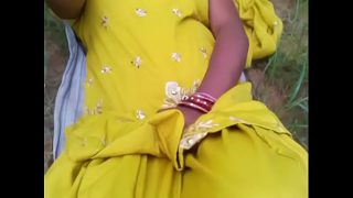 Gadis liar di ladang dengan suara gemas menggoda