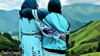 Istri berhijab yang setia menggoyang ranjang dengan kekasih gelap saat suaminya asyik berlibur di Bali, menelan setiap tetes nafsu hingga tandas.