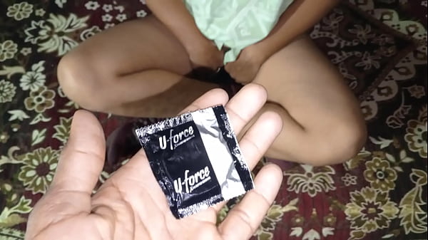 Dost ki bandi ke muh mein lund thoos diya