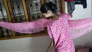 Desi Bhabhi Menggoda Kekasihnya yang Bergagah untuk Bercinta Keras di Rumah Saat Sore Hari