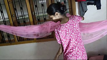 Desi Bhabhi Menggoda Kekasihnya yang Bergagah untuk Bercinta Keras di Rumah Saat Sore Hari