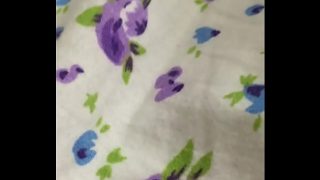 Jari-jari nakal menjelajahi celah basah Desi