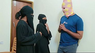 Goyang pantat besar kedua saudari berhijabku dengan keras dan liar