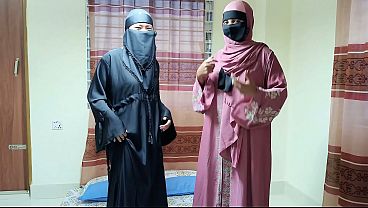 Kakak tiri berhijab Desi ingin merasakan kontol gede adik tiri di dalam memek sempitnya