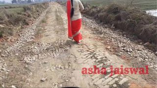गांव की अकेली आंटी को पटाकर गाड़ में जबरदस्त चोदाई