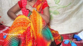 गरमा गरम देसी बीबी की रसीली चुदाई, हिंदी में गहरी सांसों और मीठी आवाज़ के साथ