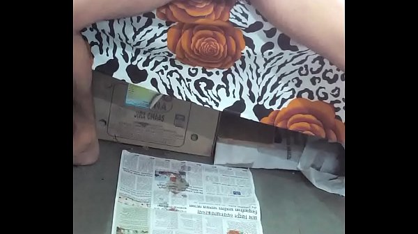 Desi Lund Mengoceh Sambil Menggoda Diri Sendiri