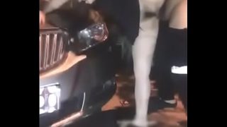 Gadis Tiongkok panas menggoda di jalanan 2