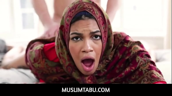 Maya Farrell: Saudara Tiri Arab Bergaun Hijab Dipaksa Menikah