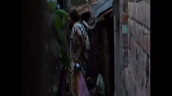 Desi Kencing dan Pipis Panas