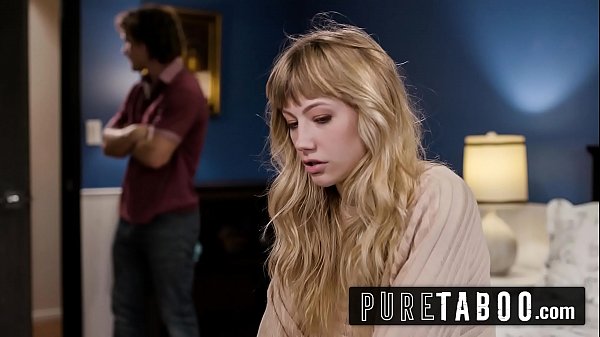 Ivy Wolfe, si pirang liar, merasakan gairah panas bersama sepupu tirinya untuk pertama kali