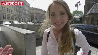 Anya Akulova, Cewek Rusia yang Kebelet Ditemani Kontol Gede Saat Liburan