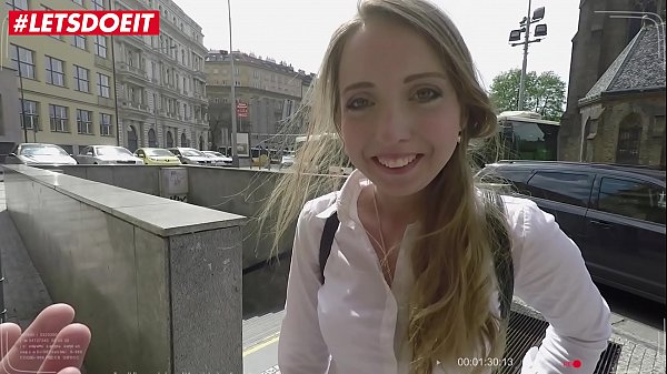 Anya Akulova, Cewek Rusia yang Kebelet Ditemani Kontol Gede Saat Liburan