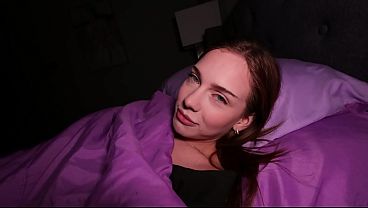 Berbagi Ranjang dengan Adik Tiriku yang Seksi – Venus Vixen
