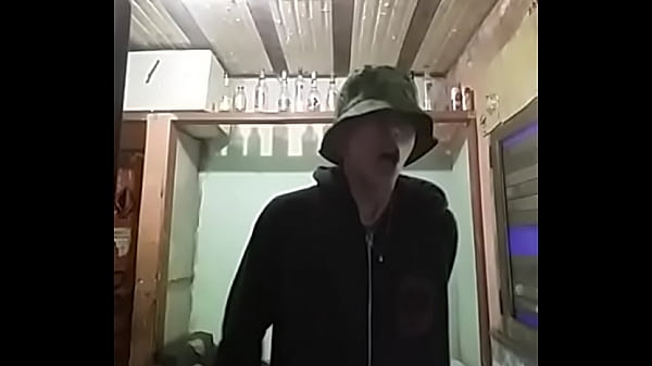 Chino mengerang bak pelacur