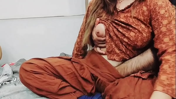 Ibu Tiri Pakistan Nungging Dihardik Suami Sambil Potong Sayur dengan Suara Hindi yang Menggoda