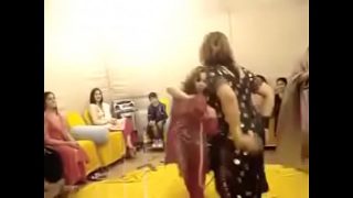 Tarian Mesum Bibi Desi di Pesta Pernikahan
