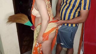 Gairah Pagi dengan Ibu Tiri yang Menggoda Saat Membersihkan Rumah