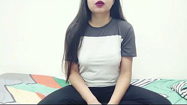 Gerakan pinggul Saara bikin sang kakak tiri lupa pacarnya sendiri.