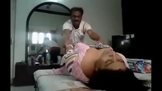 Payudara India yang menggoda dan memikat