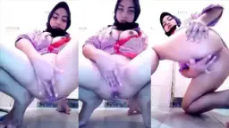 Masturbasi Cewek Cantik Berjilbab yang Menggoda