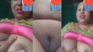 MILF montok memamerkan tubuh telanjangnya saat bercinta via video call