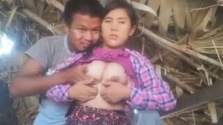 Pria hisap payudara sebelum ngentot ibu mertua dalam adegan panas Nepal