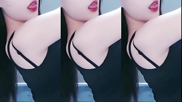 Cô nàng Trung Hoa uốn éo vũ điệu mông đùi gợi cảm