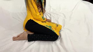 Menggoyang pantat montok tanteku dari Punjab