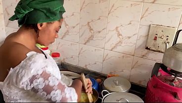Ibu Tiri Afrika dan Anak Tirinya yang Tersesat dalam Nafsu