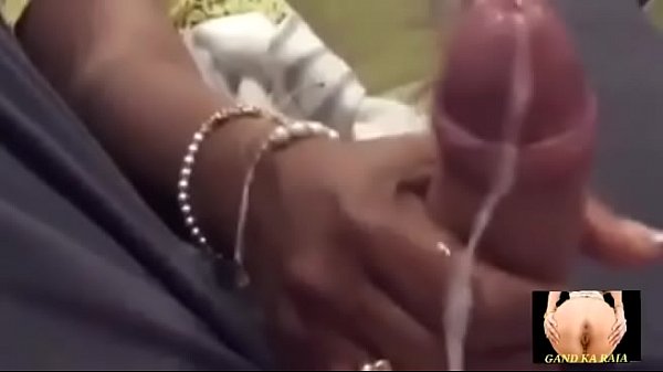 Goyangan Tangan Mama India yang Menggoda