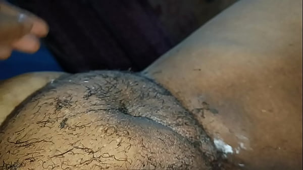 Pemangkasan Bulu Kemaluan Istri Desi oleh Suami