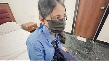 Gadis Desi dan Murid Sekolah Bercinta Keras di Oyo dengan Audio Hindi yang Menggairahkan
